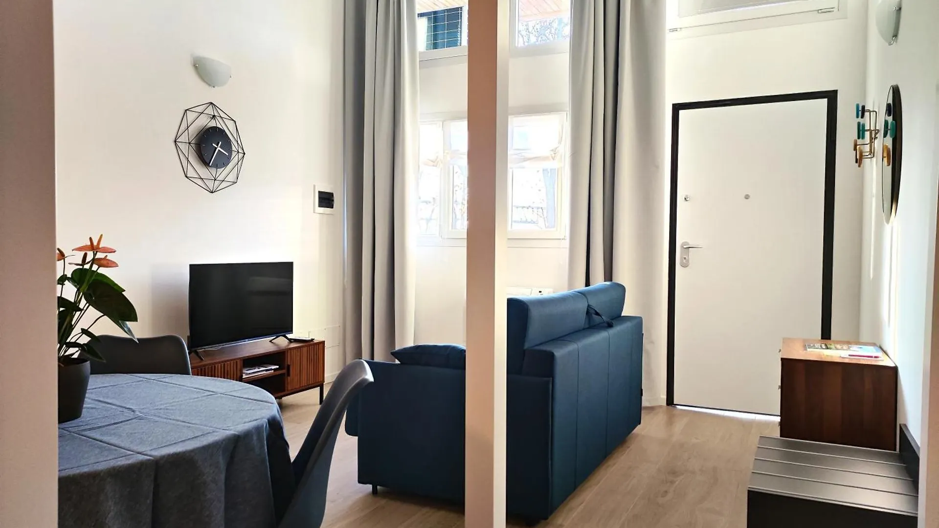 Fantastic Flat Famagosta Area, Forum, Parking, Netflix Milan Italy