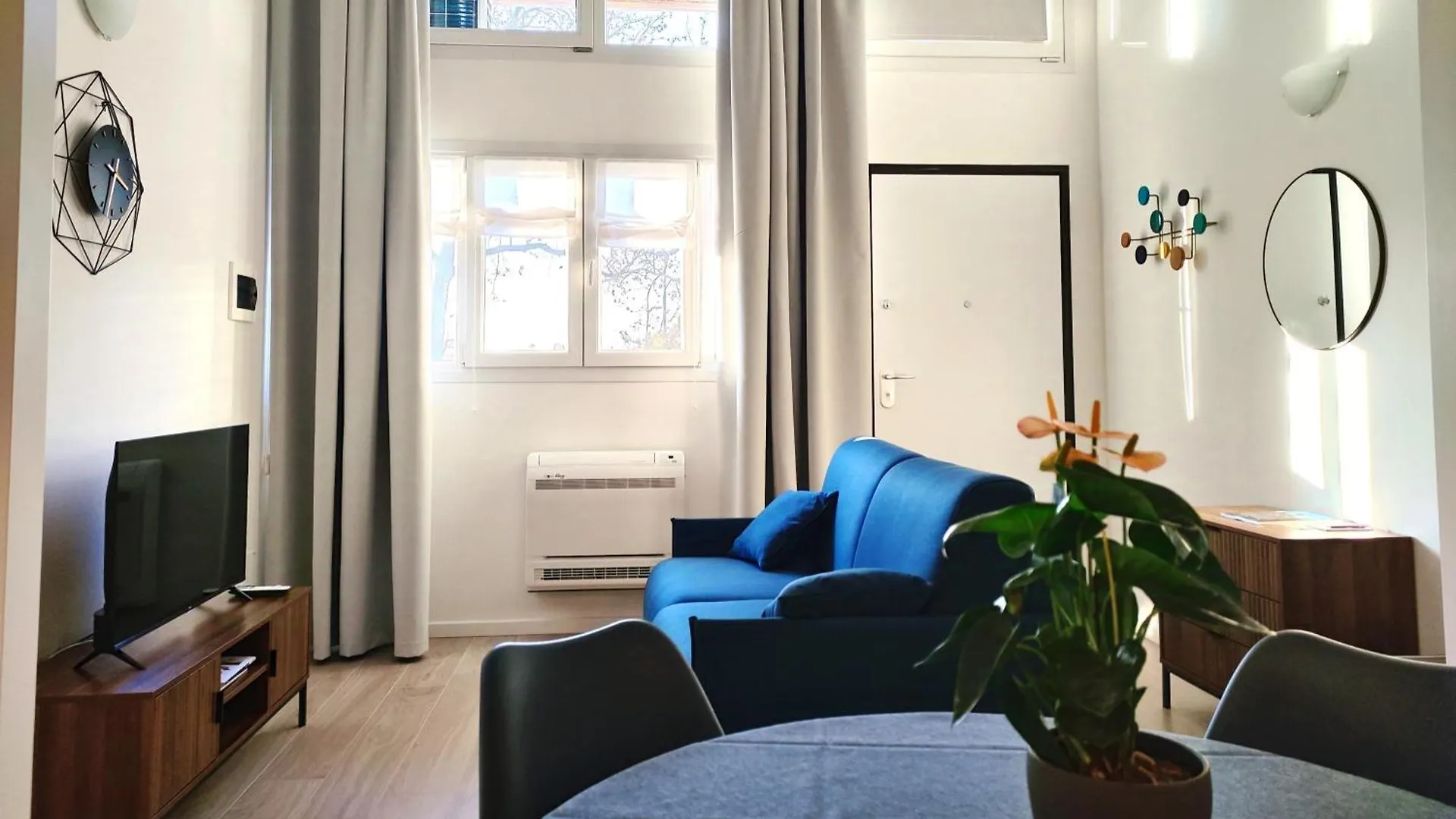 Fantastic Flat Famagosta Area, Forum, Parking, Netflix Milan